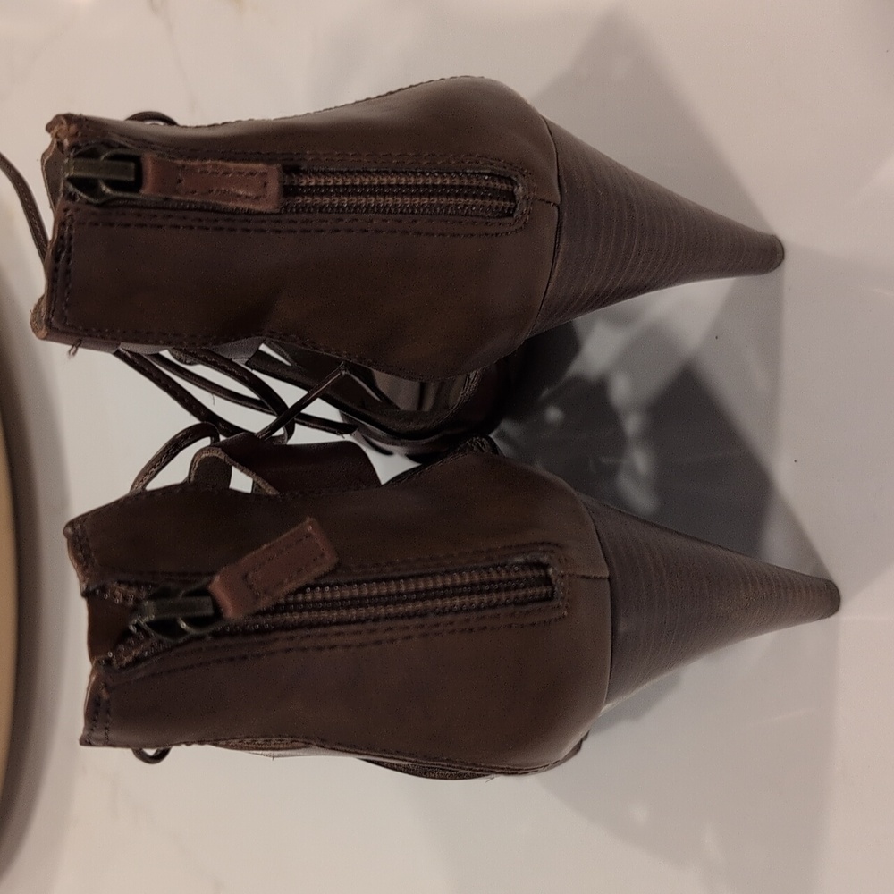 Franco Sarto Women's Gladiator Style Brown Shoes. Size 8.5 - Picture 4 of 14